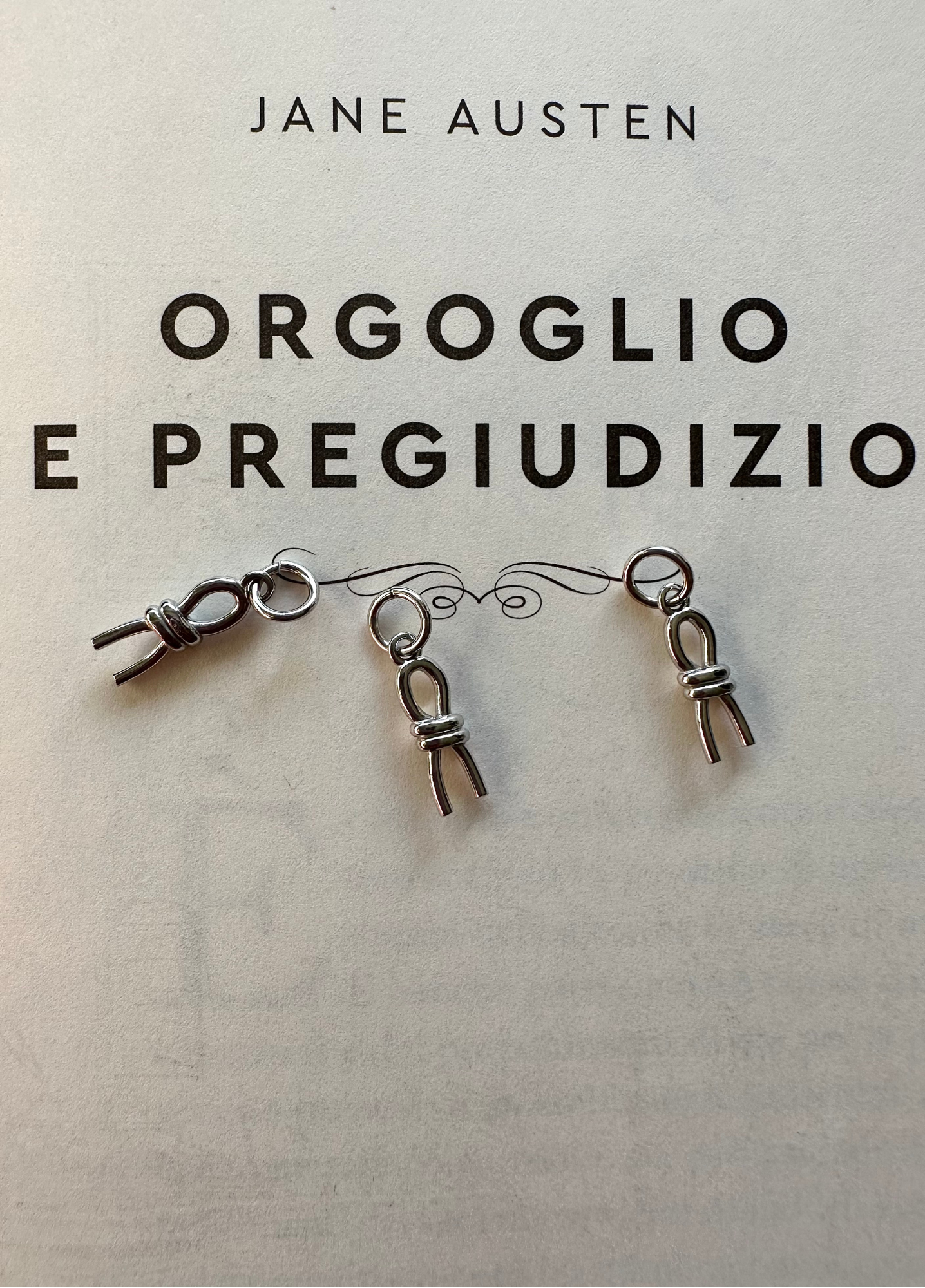 CHARM NODO - Orgoglio e Pregiudizio